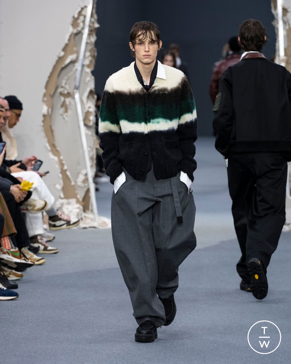 Fashion Week Paris Fall/Winter 2026 look 23 from the Sacai collection menswear