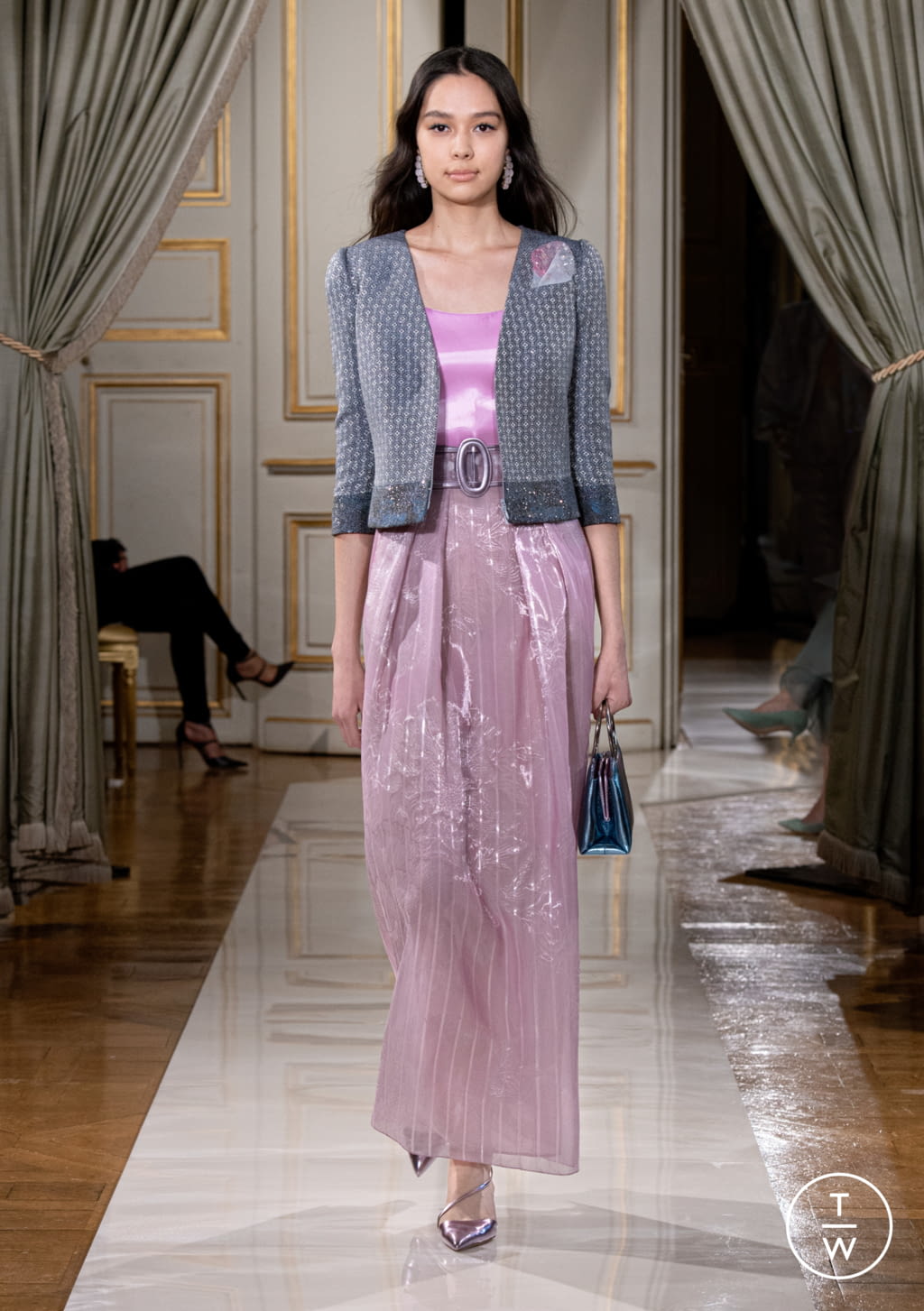 Fashion Week Paris Fall/Winter 2021 look 23 from the Giorgio Armani Privé collection couture