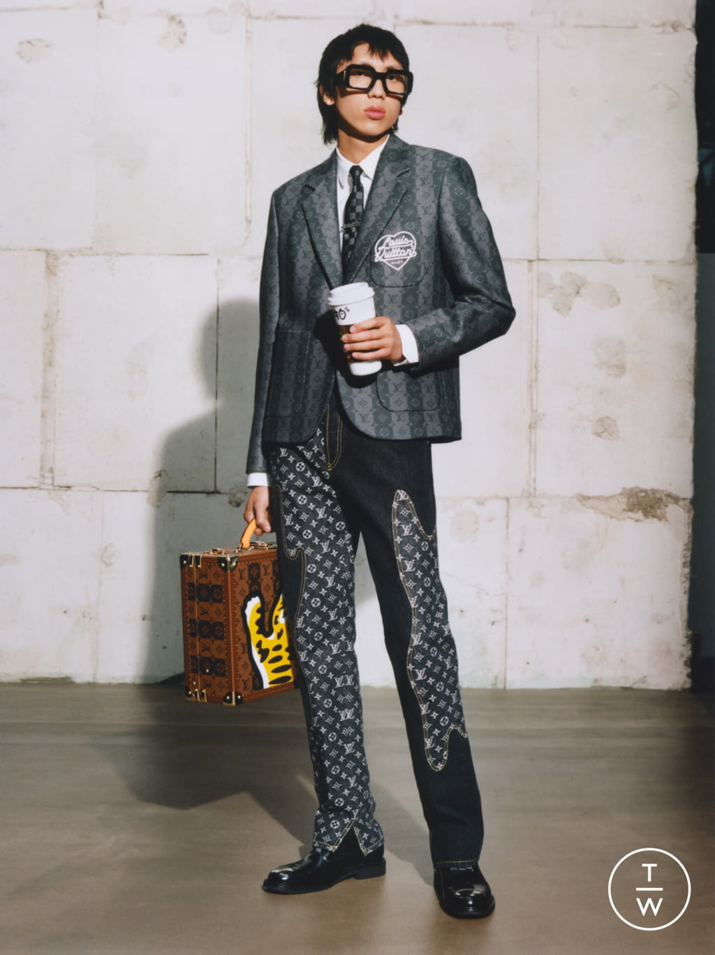 Fashion Week Paris Resort 2022 look 28 from the Louis Vuitton collection menswear