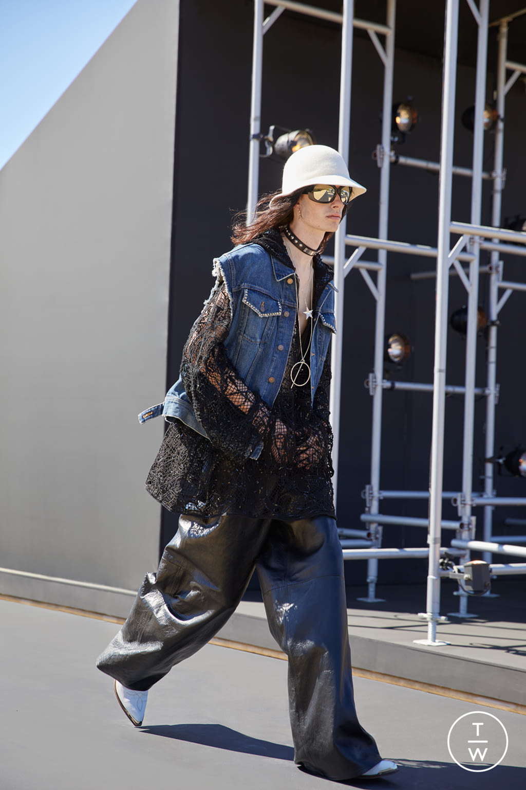Fashion Week Paris Spring/Summer 2022 look 23 from the Celine collection menswear