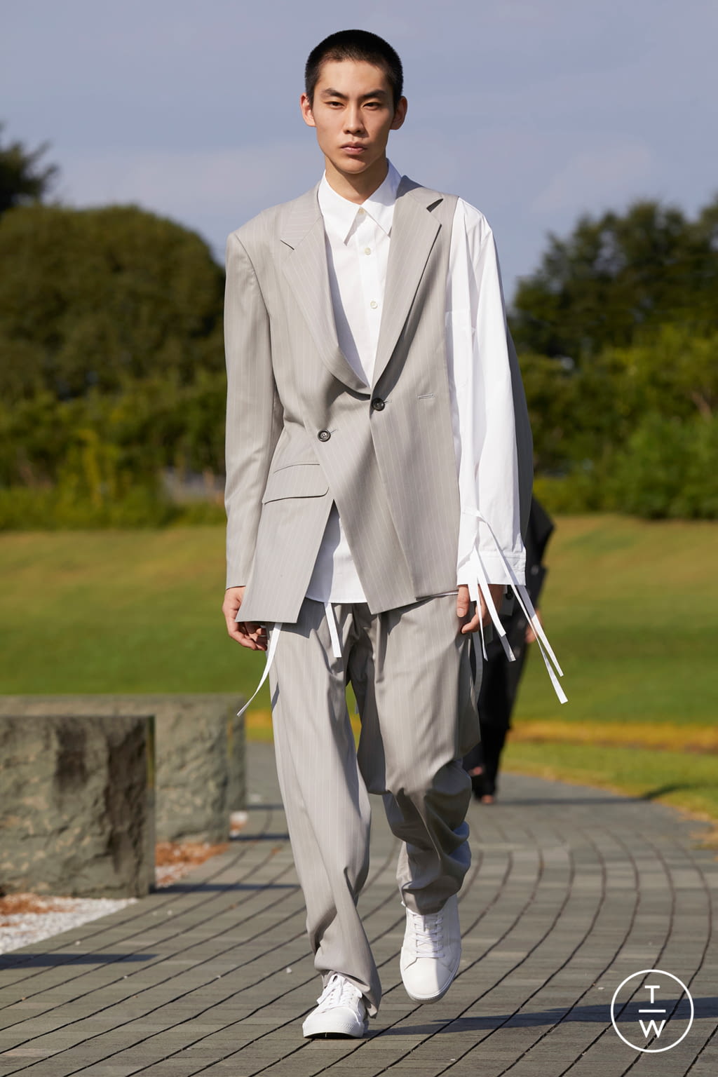 Fashion Week Paris Spring/Summer 2021 look 23 de la collection Ujoh womenswear