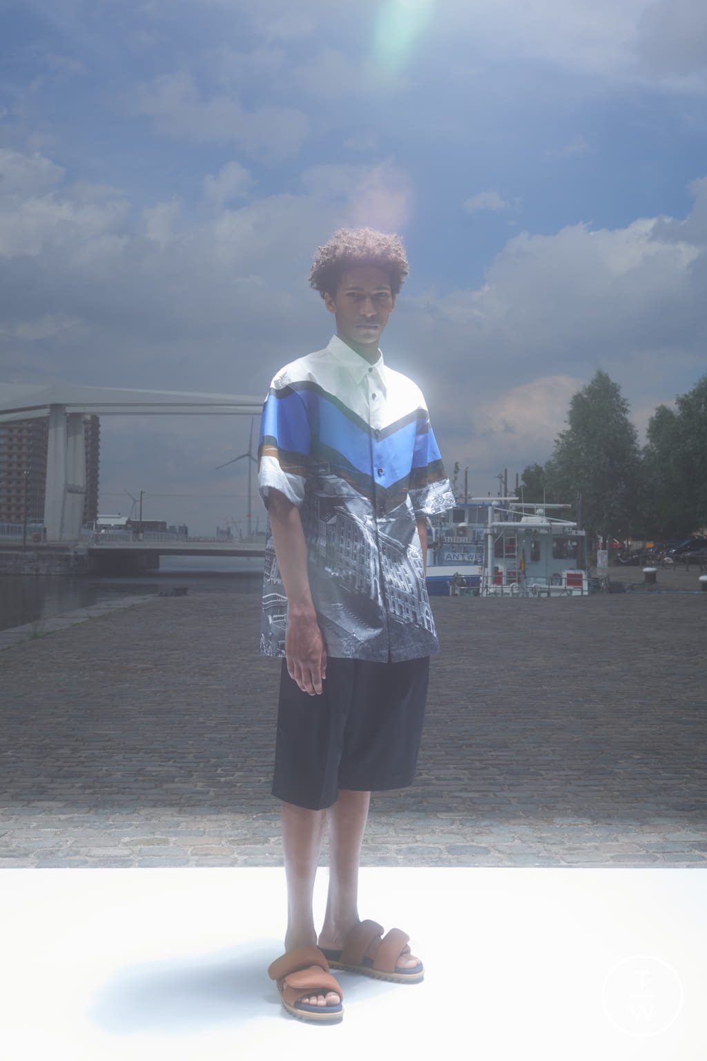 Fashion Week Paris Spring/Summer 2022 look 23 from the Dries Van Noten collection 男装