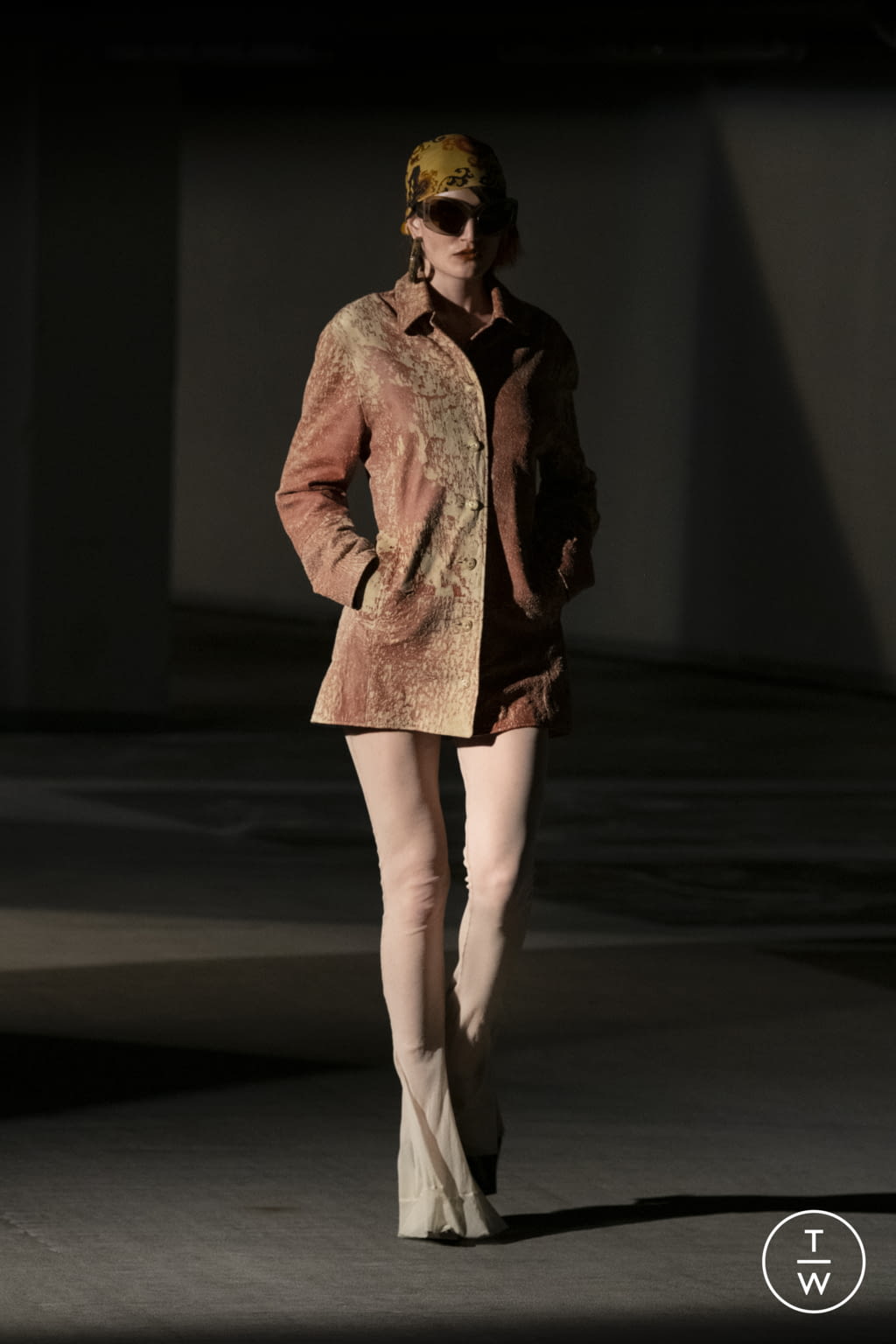 Fashion Week London Spring/Summer 2022 look 23 from the KNWLS collection 女装
