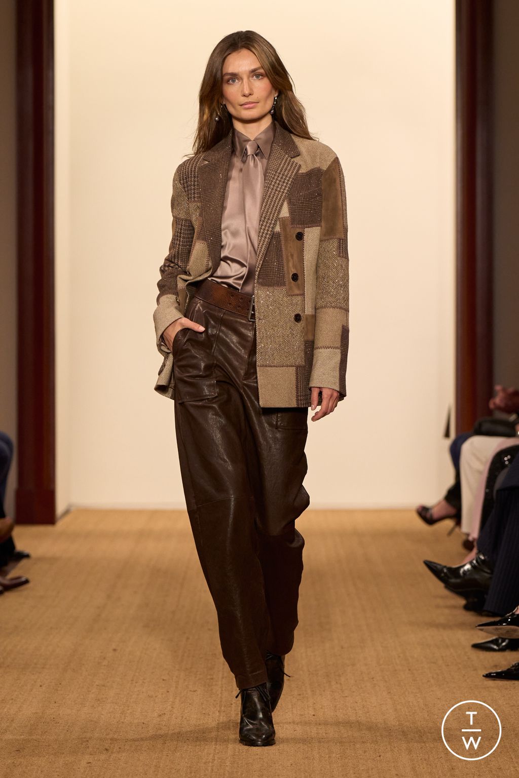 Fashion Week New York Fall/Winter 2024 look 23 from the Ralph Lauren collection 女装
