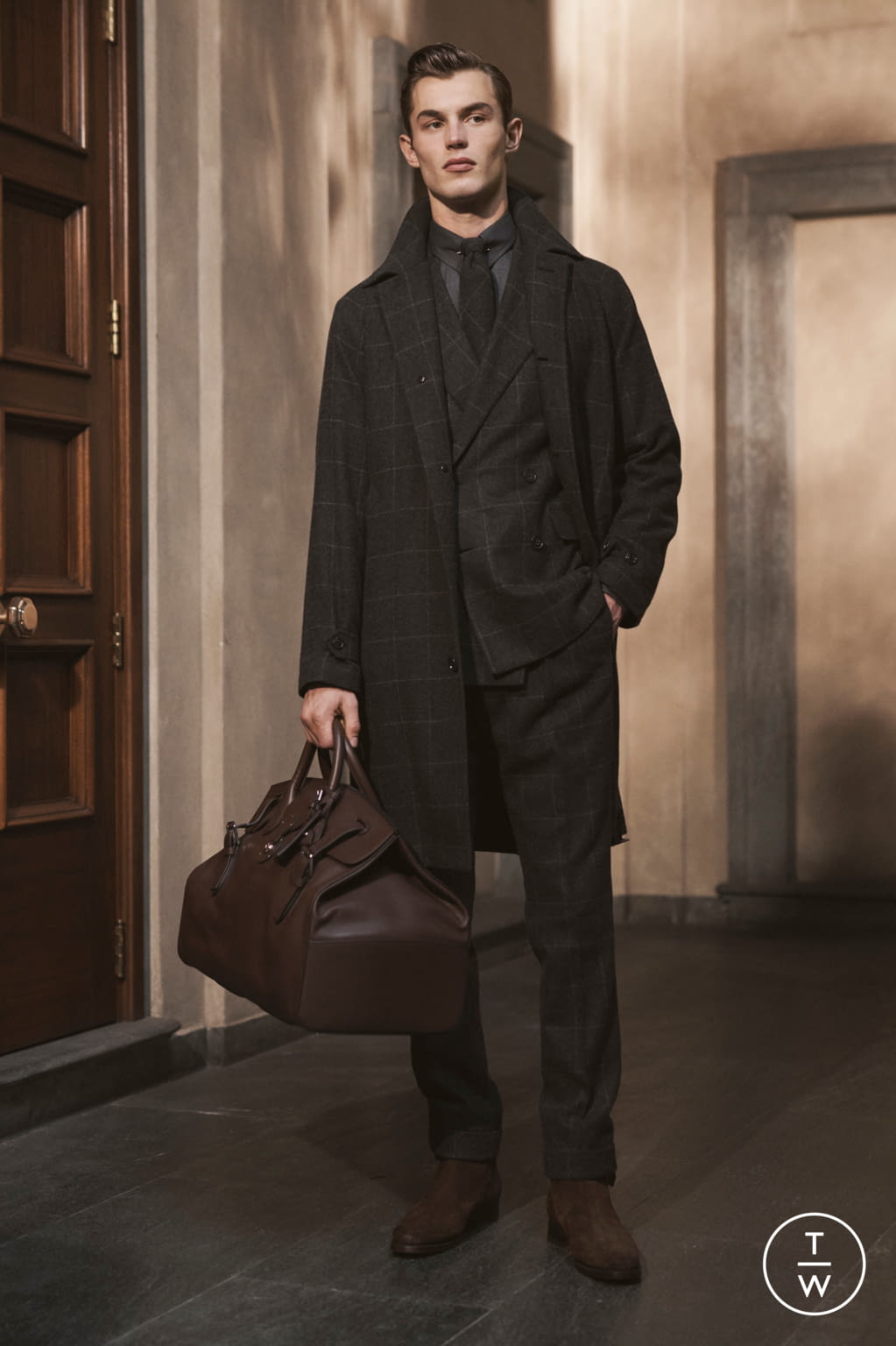 Fashion Week Milan Fall/Winter 2020 look 23 from the Ralph Lauren Purple Label collection 男装