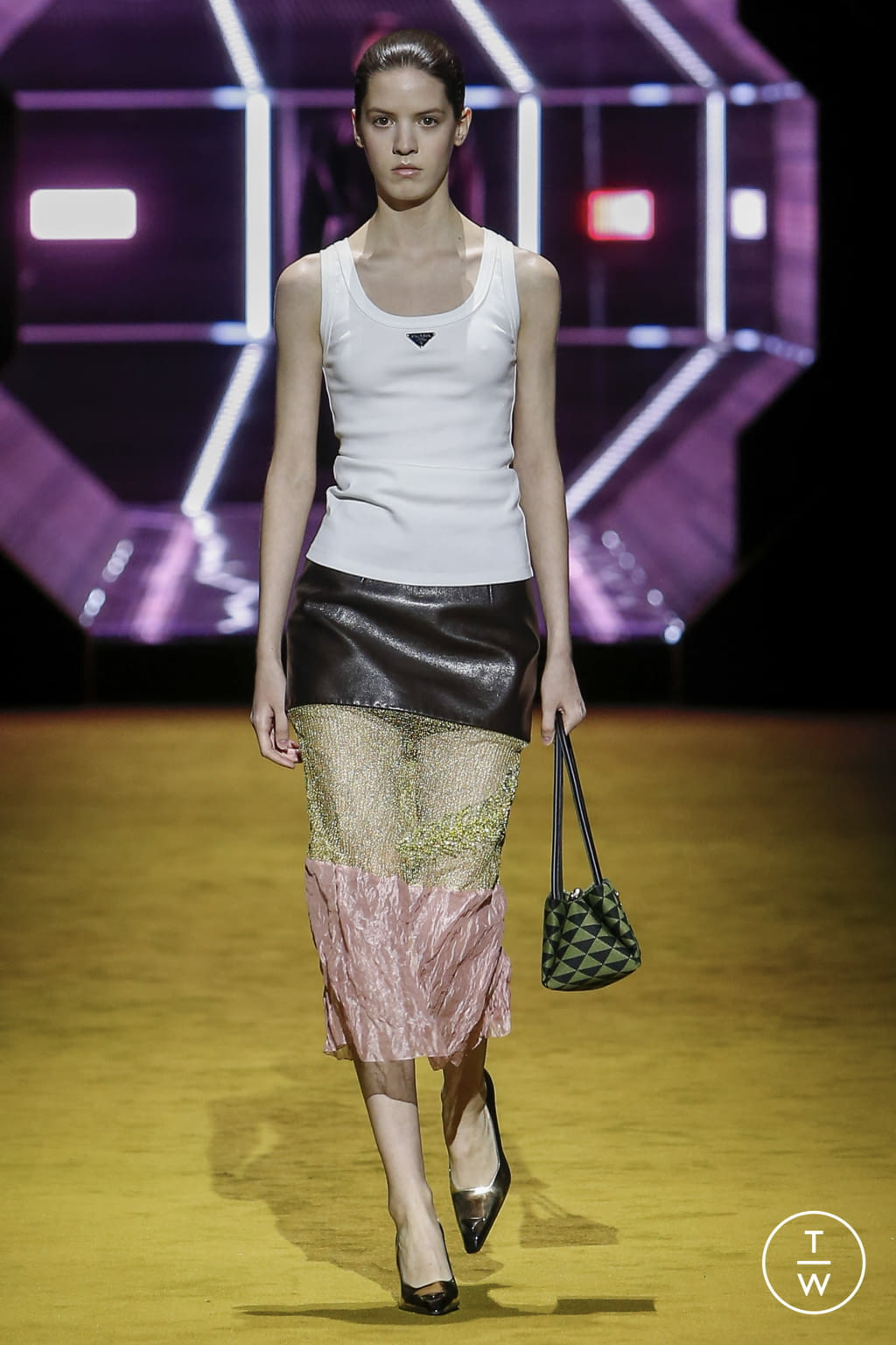 Fashion Week Milan Fall/Winter 2022 look 23 from the Prada collection 女装