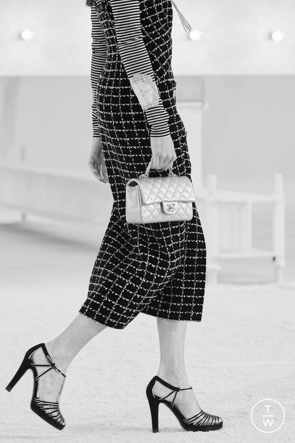 Fashion Week Paris Spring/Summer 2021 look 11 from the Chanel collection 女装配饰