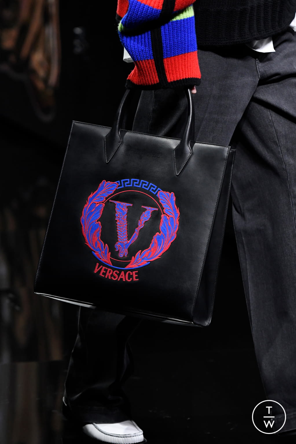 Fashion Week Milan Fall/Winter 2020 look 19 from the Versace collection womenswear accessories