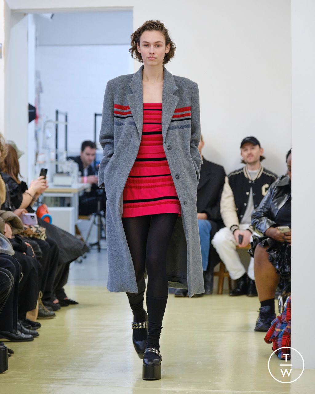 Fashion Week London Fall/Winter 2023 look 1 de la collection Molly Goddard womenswear