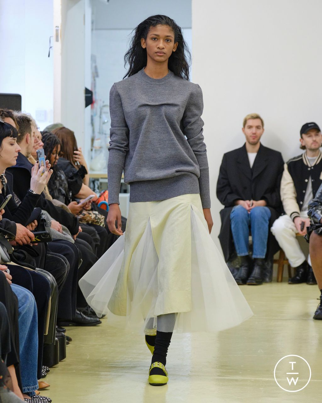 Fashion Week London Fall/Winter 2023 look 21 from the Molly Goddard collection 女装