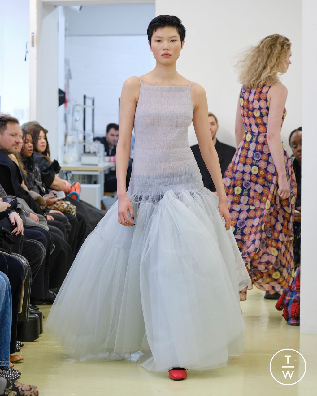 Fashion Week London Fall/Winter 2023 look 29 de la collection Molly Goddard womenswear