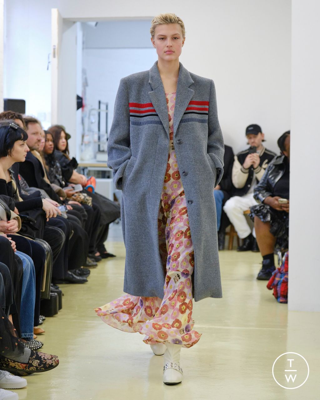 Fashion Week London Fall/Winter 2023 look 30 from the Molly Goddard collection 女装
