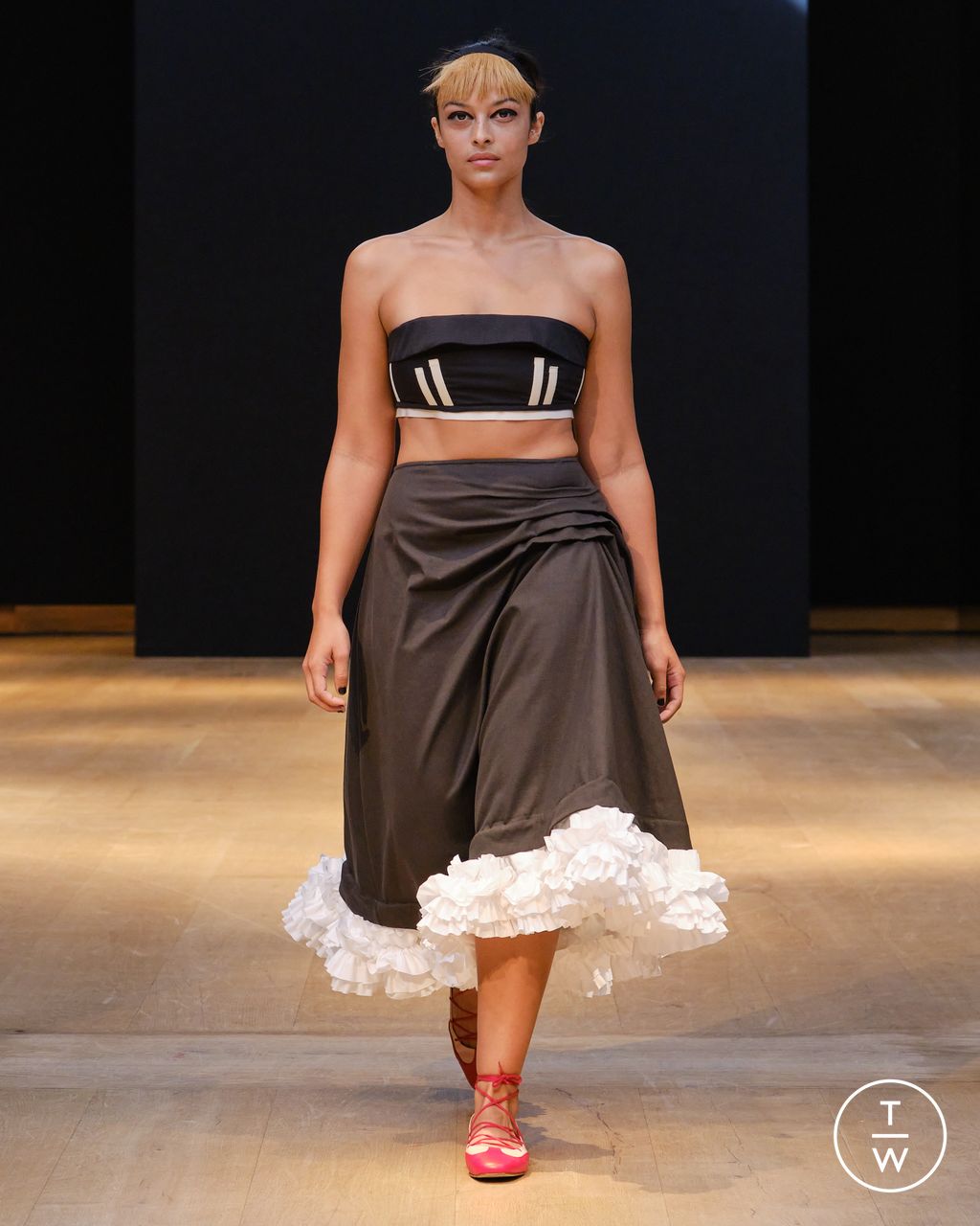 Fashion Week London Spring/Summer 2024 look 2 de la collection Molly Goddard womenswear