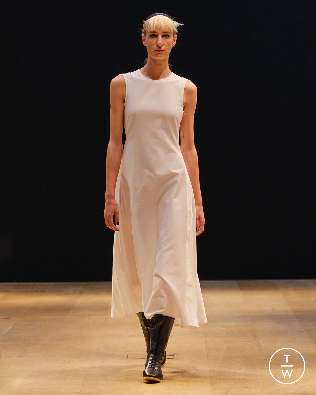 Fashion Week London Spring/Summer 2024 look 13 from the Molly Goddard collection 女装