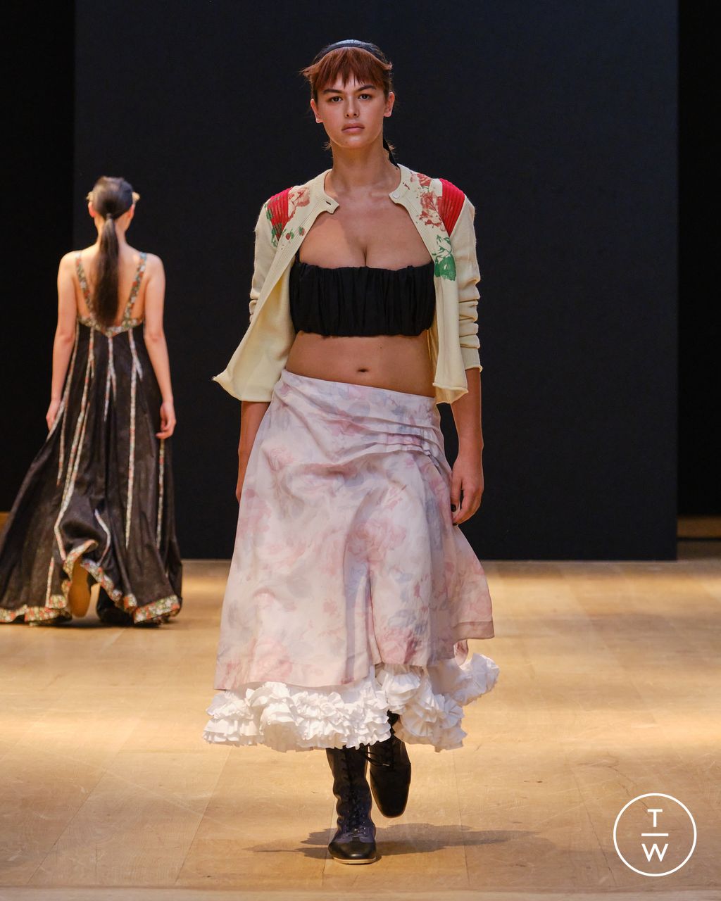 Fashion Week London Spring/Summer 2024 look 22 from the Molly Goddard collection 女装