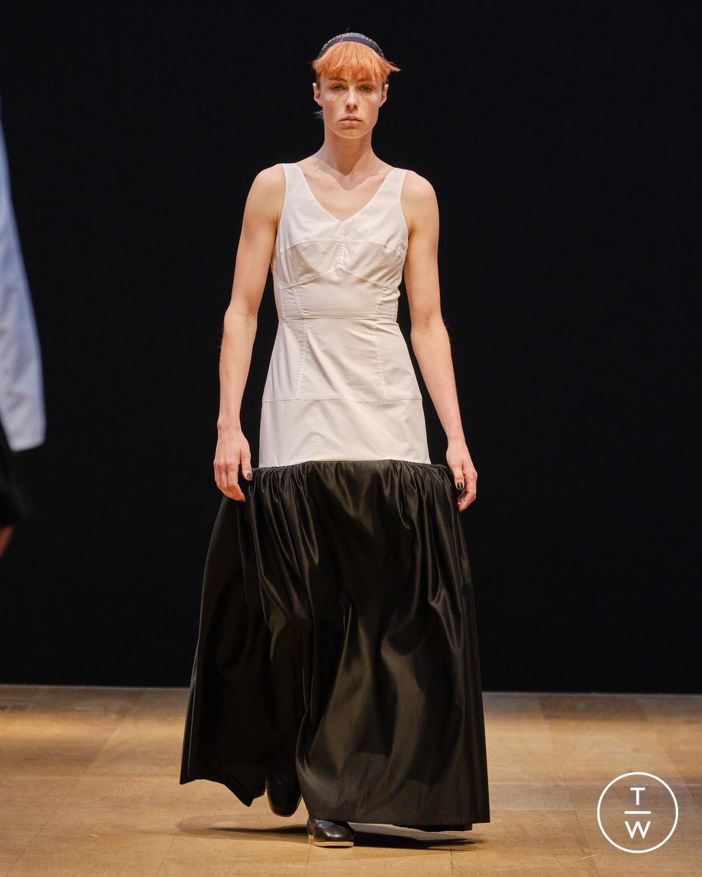 Fashion Week London Spring/Summer 2024 look 33 from the Molly Goddard collection 女装