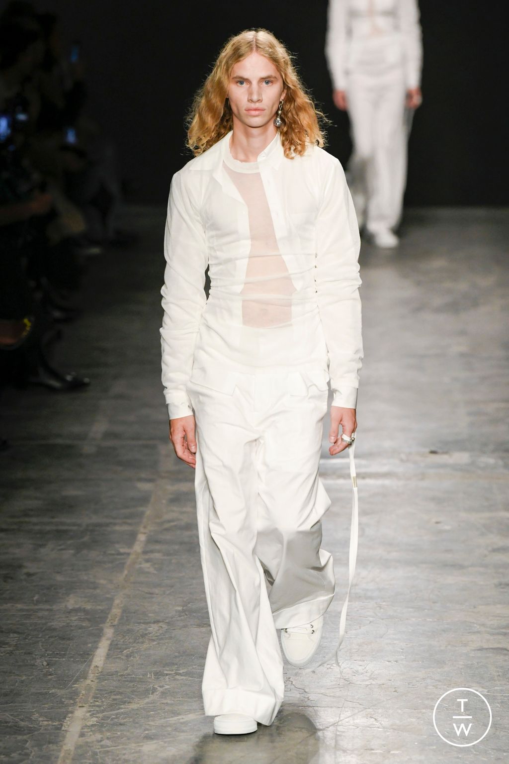 Fashion Week Paris Spring/Summer 2023 look 24 from the Ann Demeulemeester collection womenswear