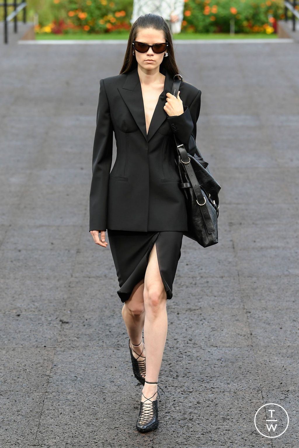 Fashion Week Paris Spring/Summer 2023 look 7 from the Givenchy collection 女装