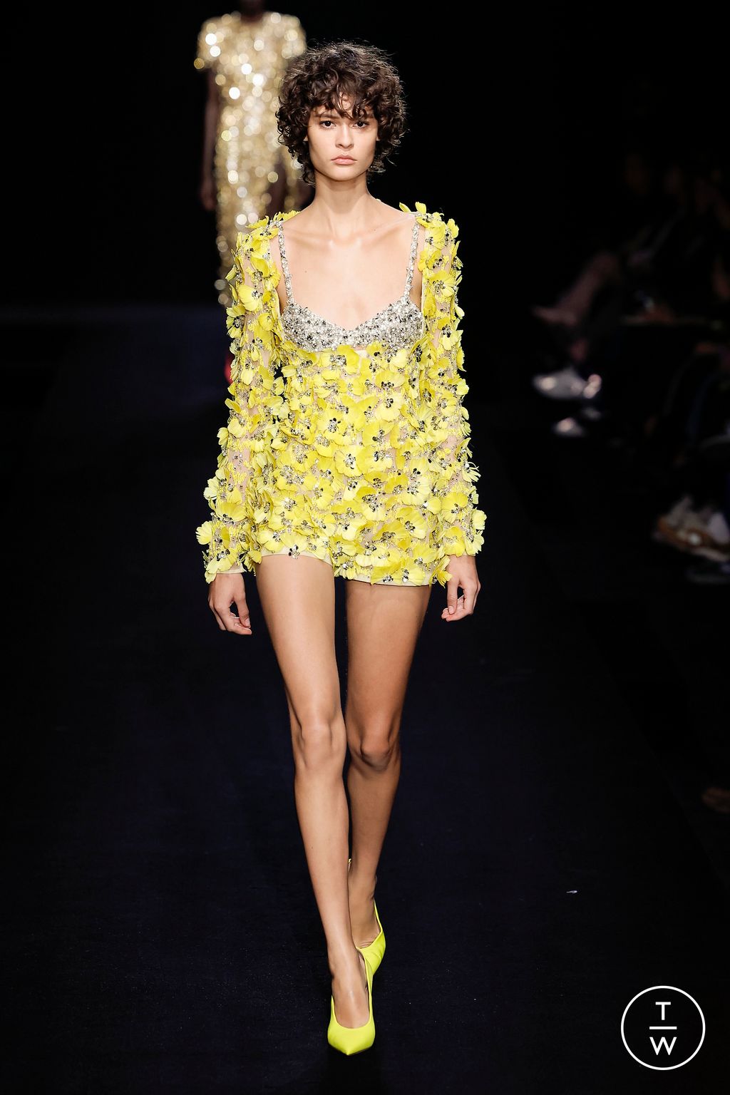 Fashion Week Paris Spring/Summer 2023 look 72 de la collection Valentino couture