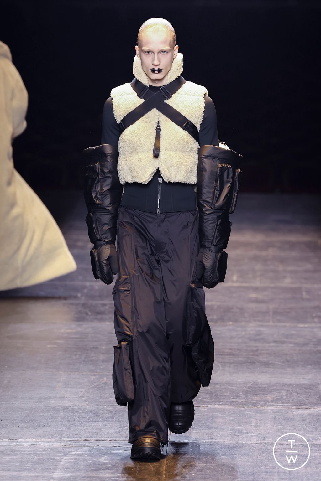 Fashion Week Paris Fall/Winter 2023 look 9 from the Rains collection 男装