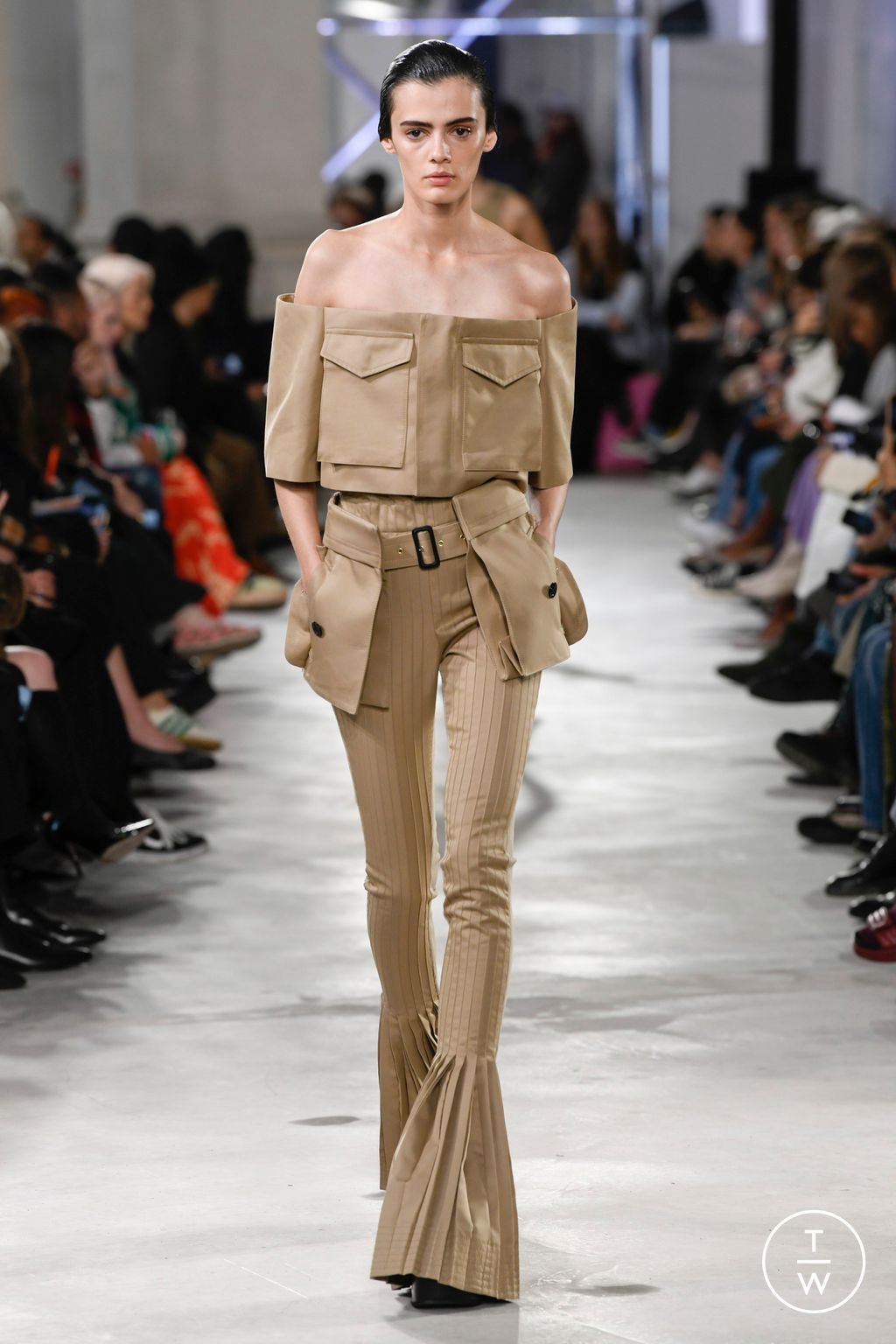 Fashion Week Paris Spring/Summer 2023 look 18 from the Sacai collection 女装
