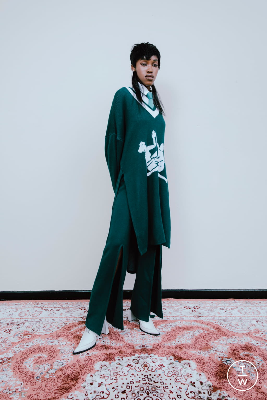 Fashion Week Paris Fall/Winter 2021 look 24 from the Thebe Magugu collection 女装