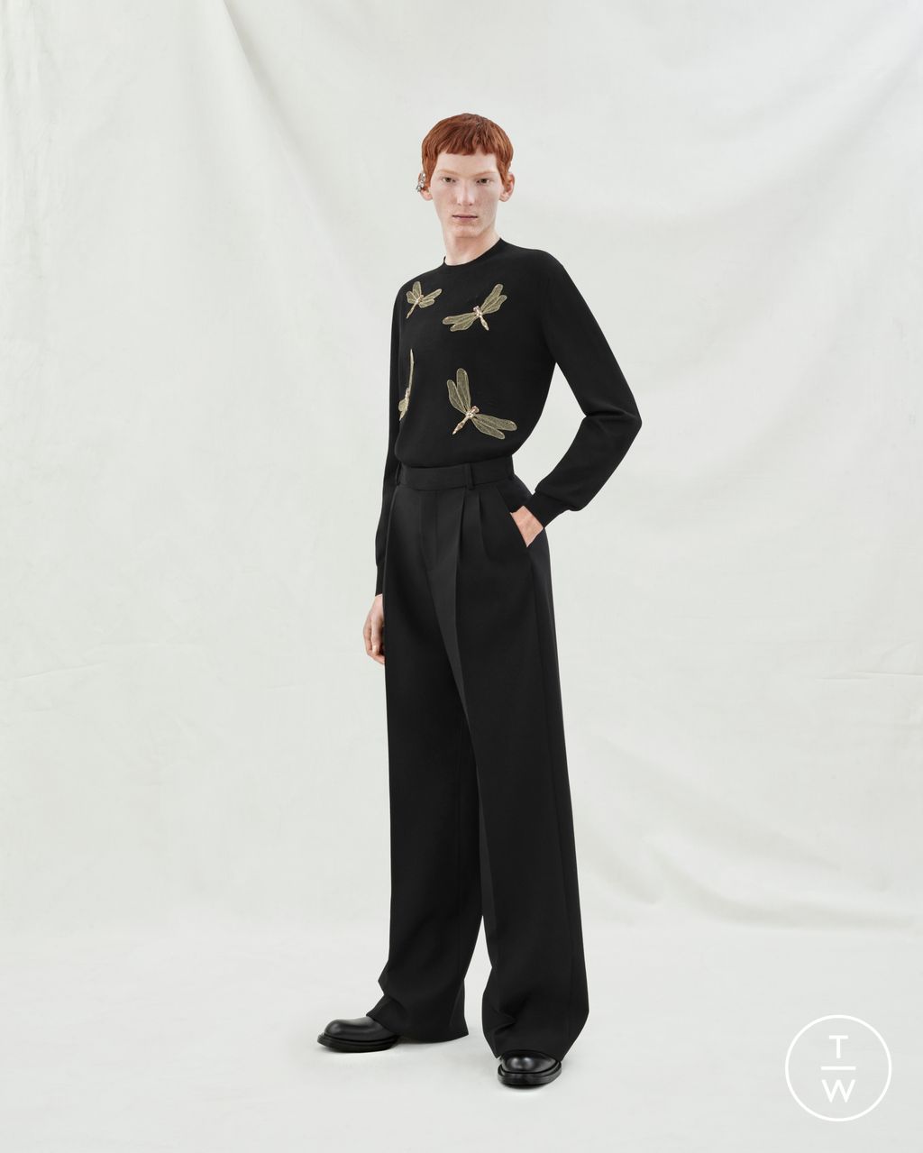 Fashion Week Paris Resort 2024 look 23 from the Alexander McQueen collection 男装