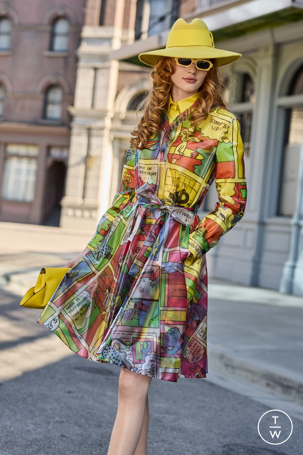 Fashion Week Milan Resort 2022 look 25 from the Moschino collection womenswear
