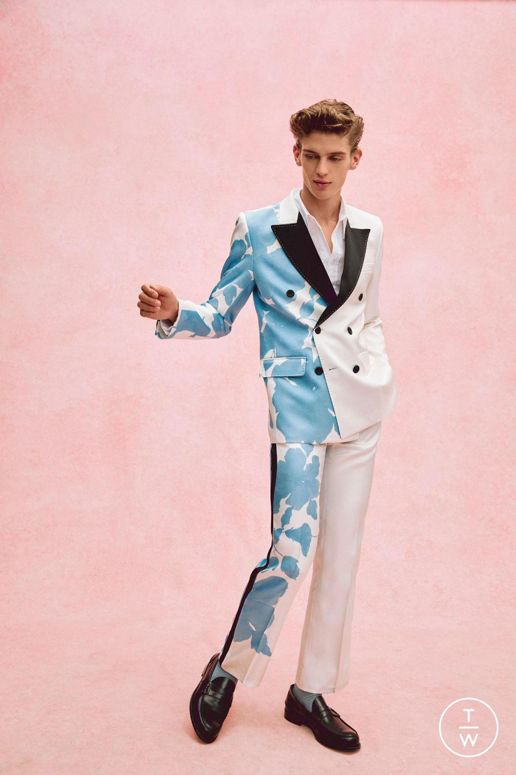 Fashion Week London Spring/Summer 2023 look 24 from the Paul & Joe collection menswear