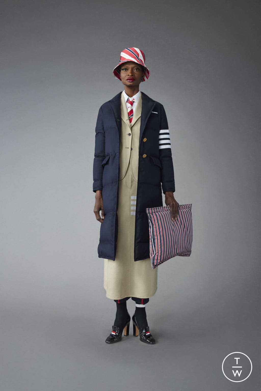 Fashion Week New York Pre-Fall 2022 look 24 from the Thom Browne collection 女装