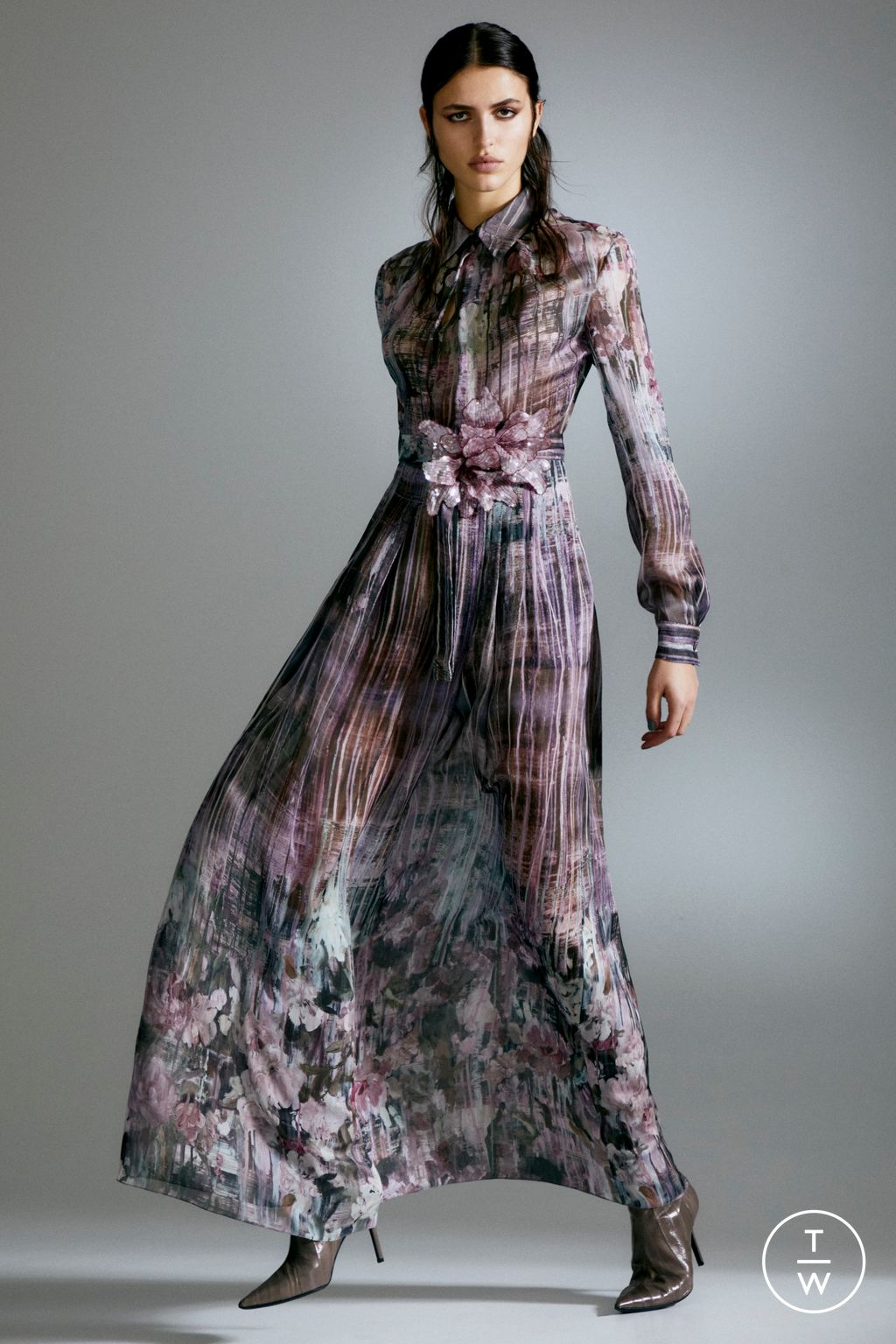 Fashion Week Milan Pre-Fall 2024 look 24 from the Alberta Ferretti collection 女装
