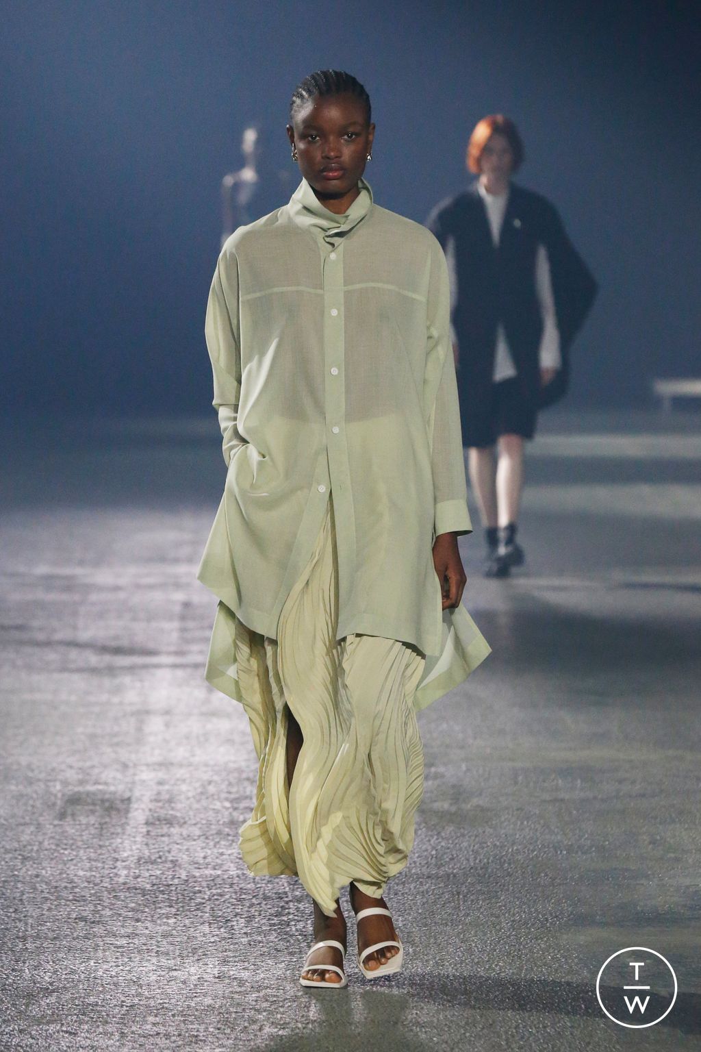 Fashion Week Paris Spring/Summer 2023 look 24 from the Issey Miyake collection womenswear