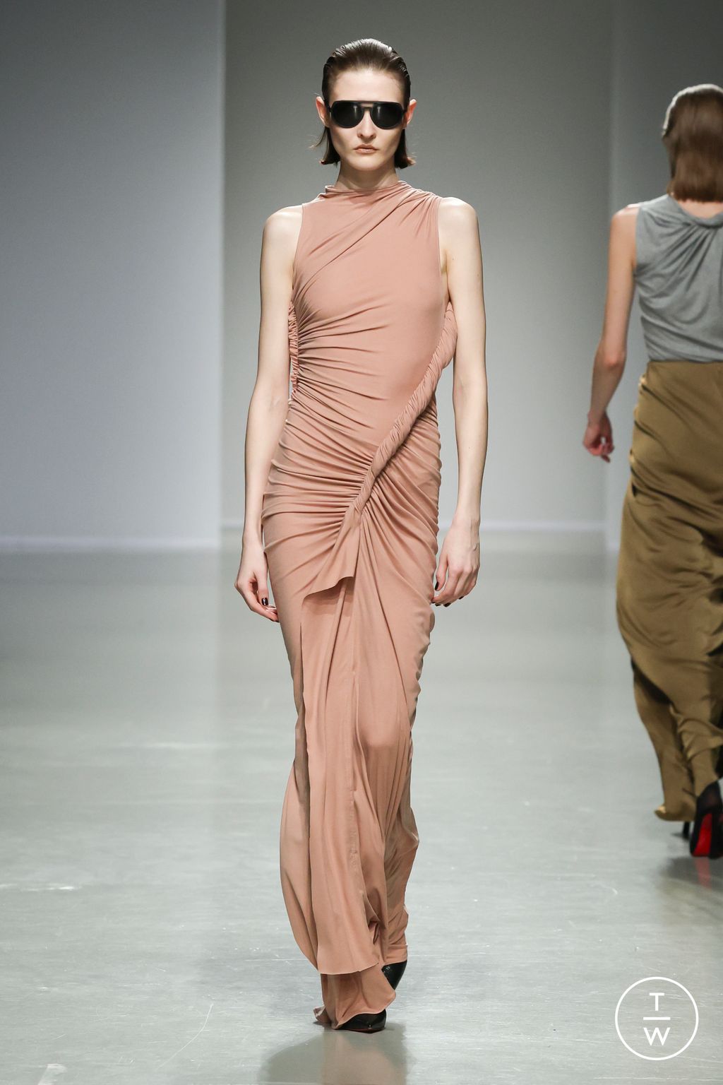 Fashion Week Paris Fall/Winter 2025 look 24 from the Atlein collection womenswear