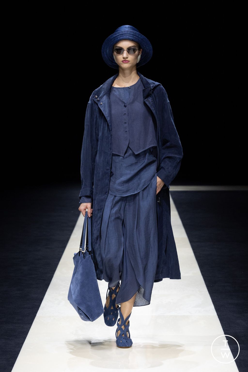 Fashion Week Milan Spring/Summer 2025 look 24 from the Emporio Armani collection womenswear