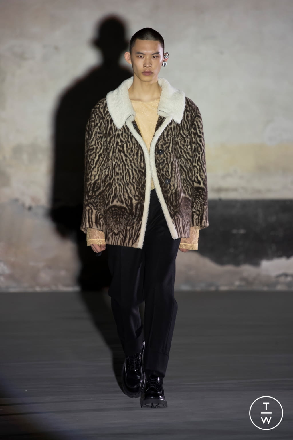 Fashion Week Milan Fall/Winter 2021 look 24 de la collection N°21 womenswear