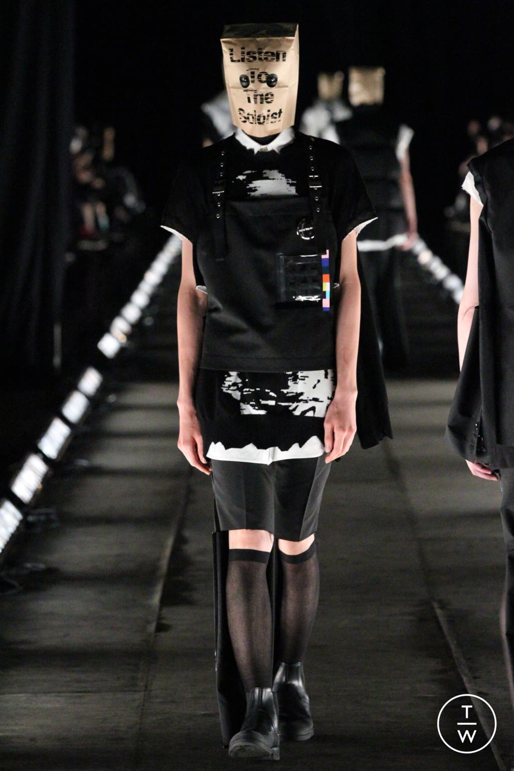 Fashion Week Paris Spring/Summer 2022 look 24 from the Takahiromiyashita The Soloist collection 女装