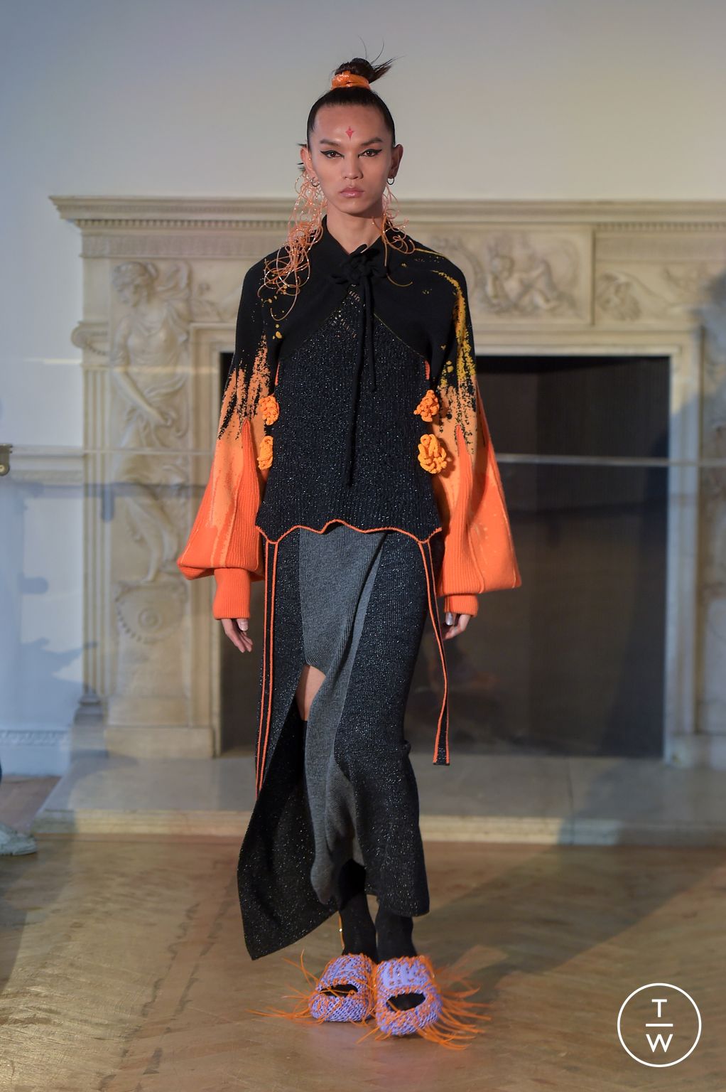 Fashion Week London Fall/Winter 2023 look 24 from the Chau Rising collection 女装