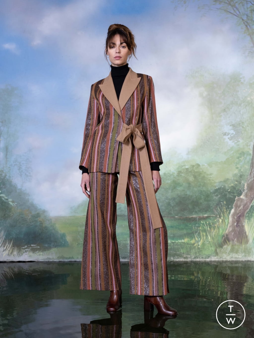 Fashion Week Paris Fall/Winter 2022 look 24 from the Benjamin Benmoyal collection womenswear