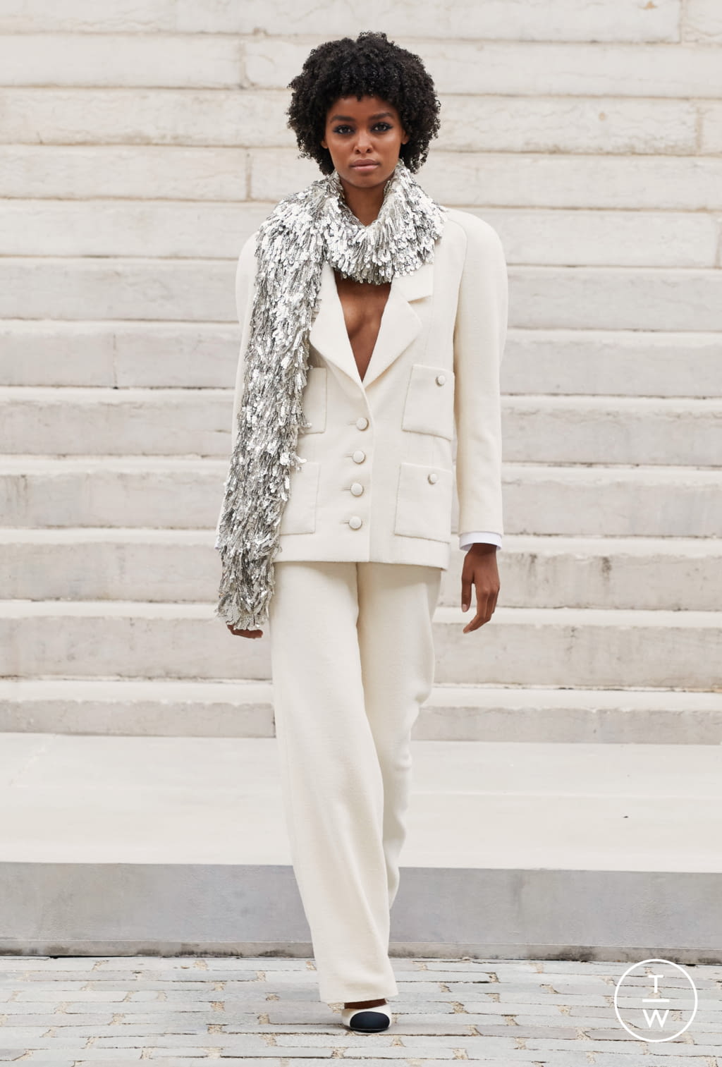 Fashion Week Paris Fall/Winter 2021 look 24 from the Chanel collection couture