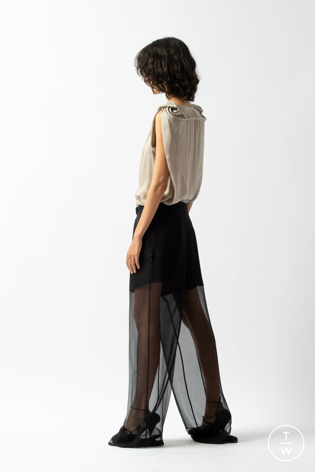 Fashion Week London Spring/Summer 2022 look 23 from the Sharon Wauchob collection womenswear