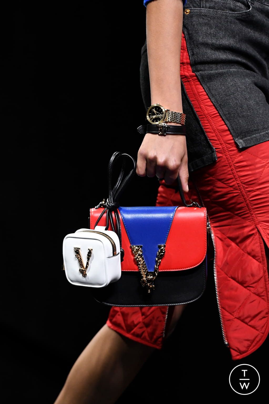 Fashion Week Milan Fall/Winter 2020 look 20 de la collection Versace womenswear accessories