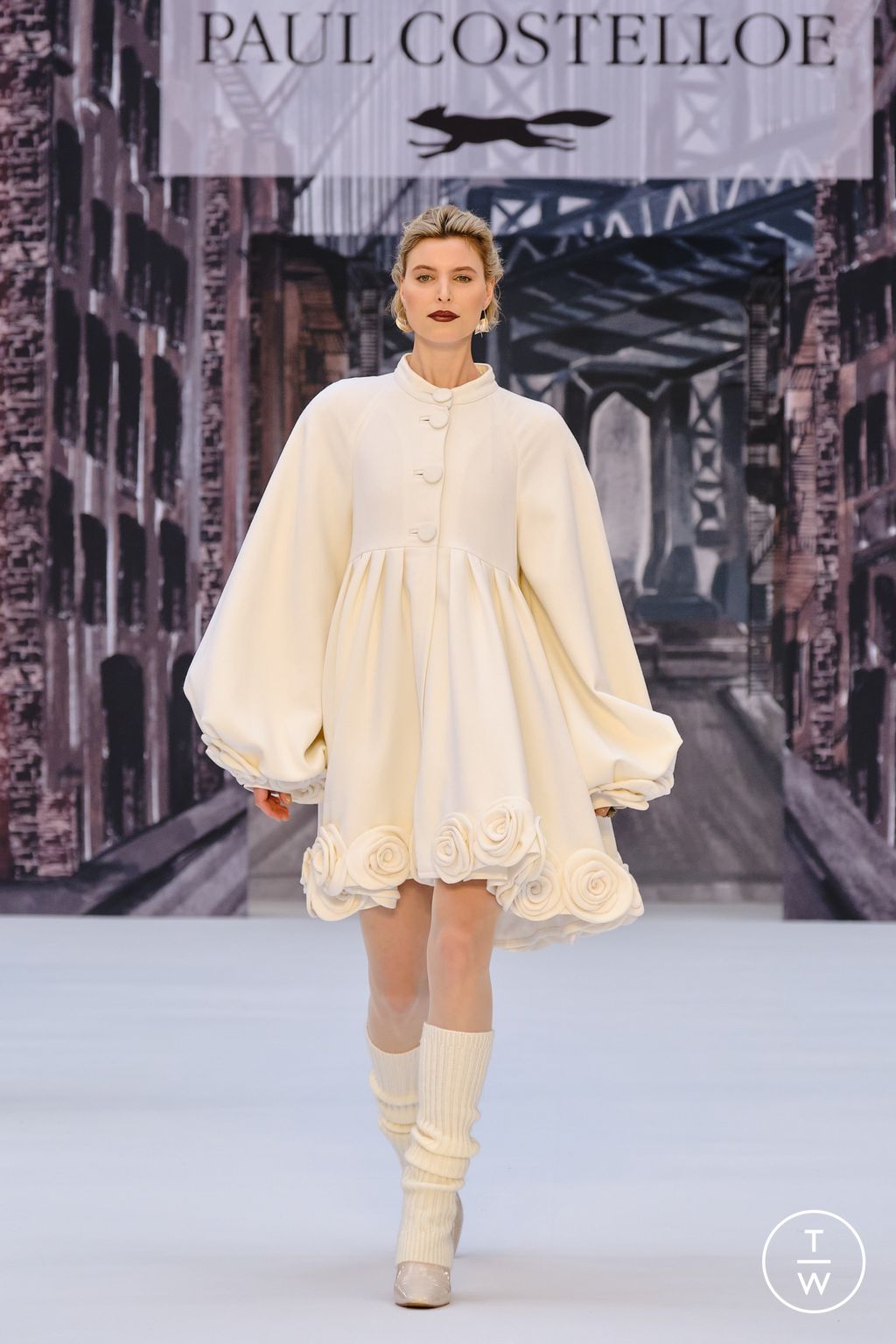 Fashion Week London Fall/Winter 2024 look 2 de la collection Paul Costelloe womenswear