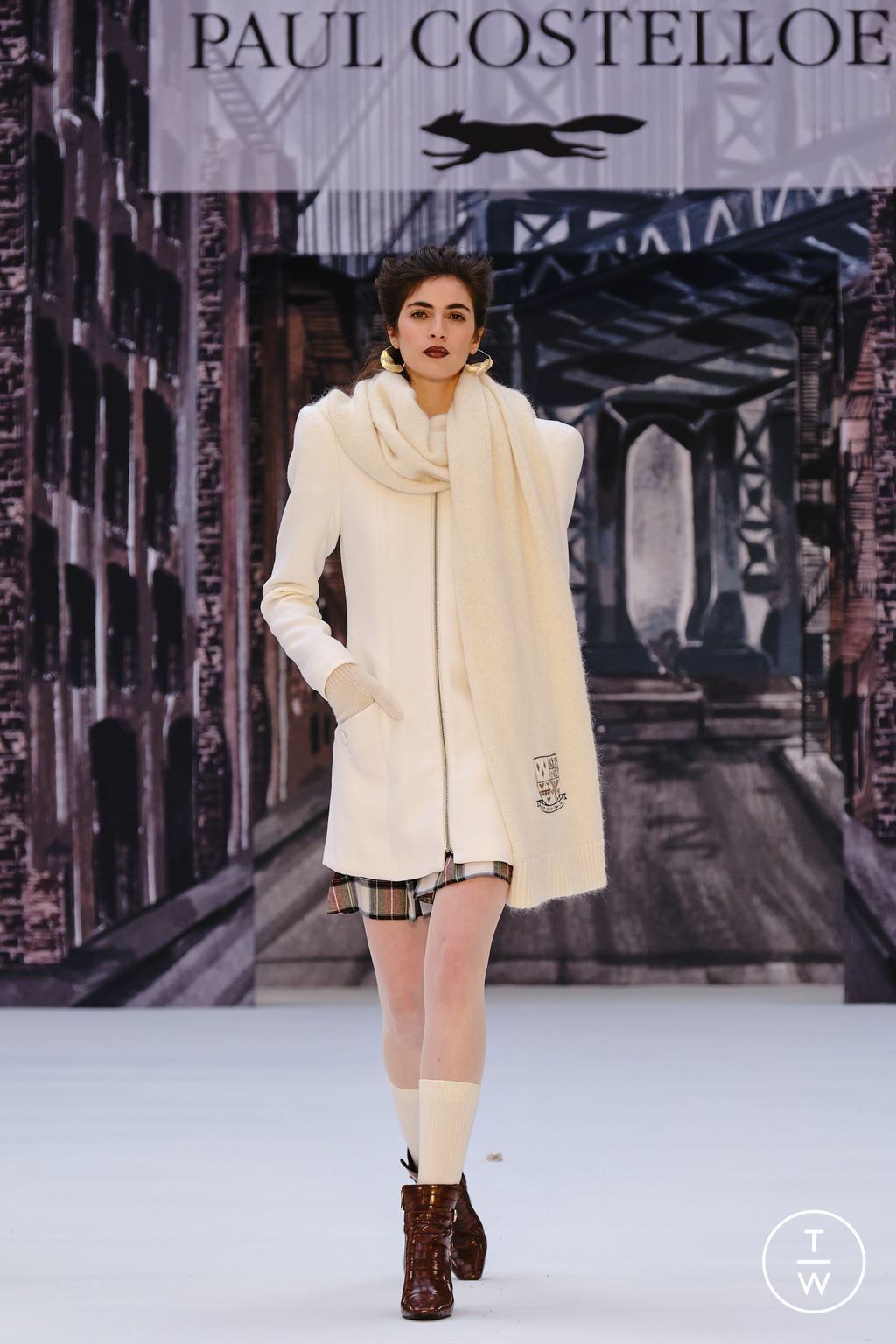 Fashion Week London Fall/Winter 2024 look 5 from the Paul Costelloe collection 女装