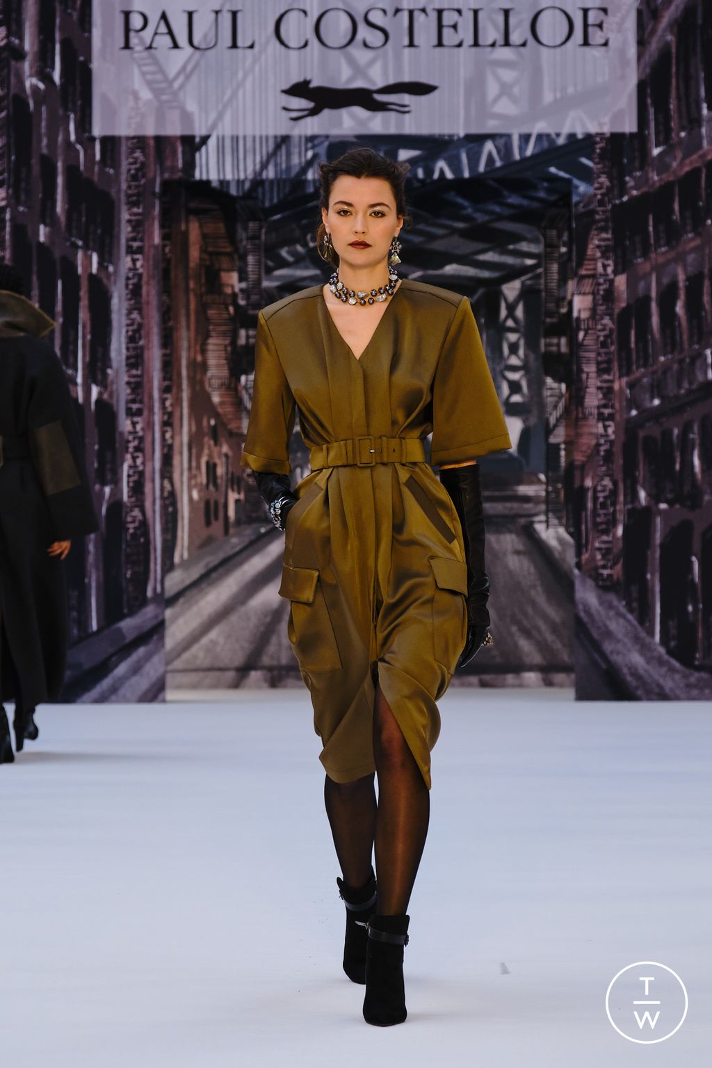 Fashion Week London Fall/Winter 2024 look 12 from the Paul Costelloe collection womenswear