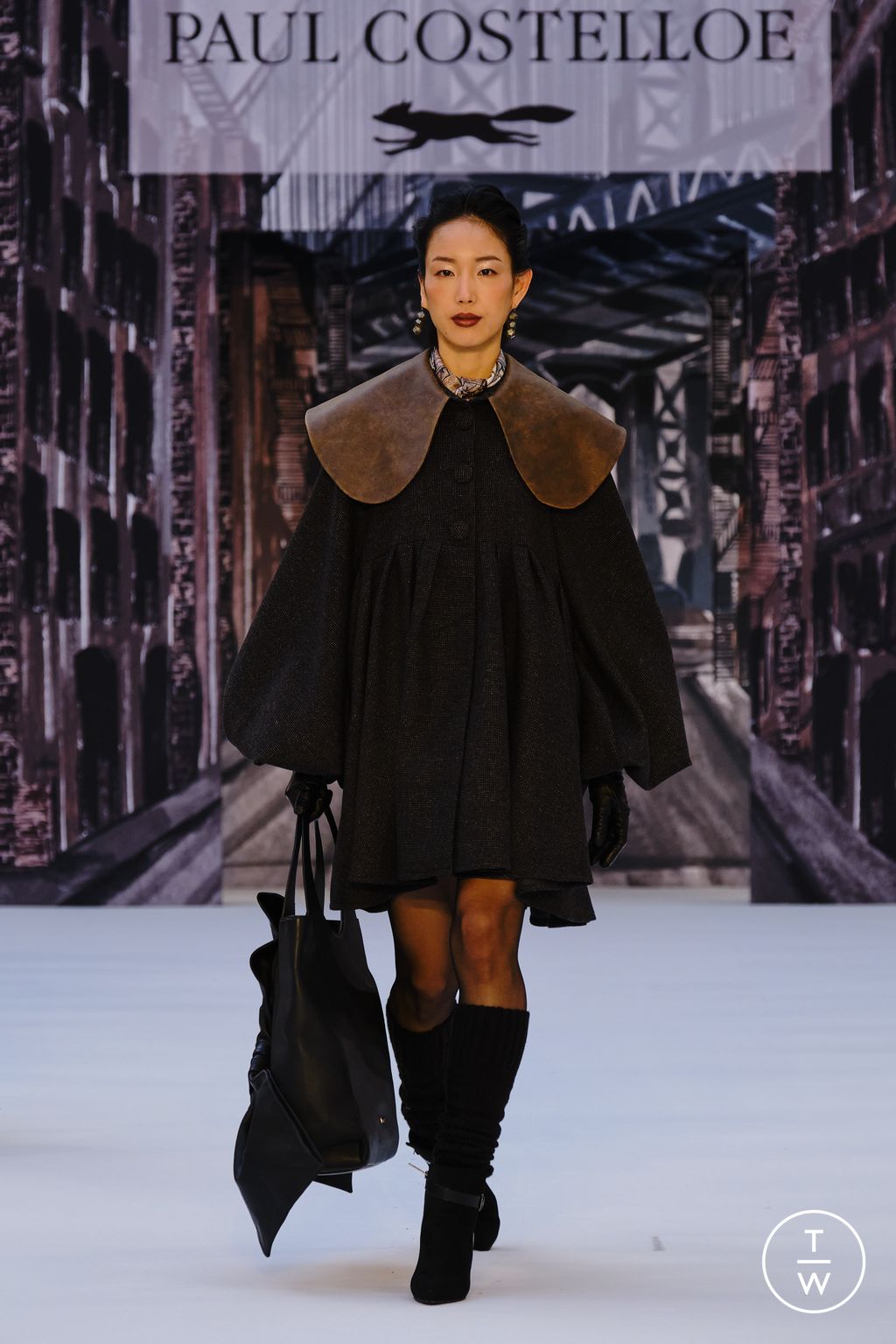 Fashion Week London Fall/Winter 2024 look 15 from the Paul Costelloe collection 女装