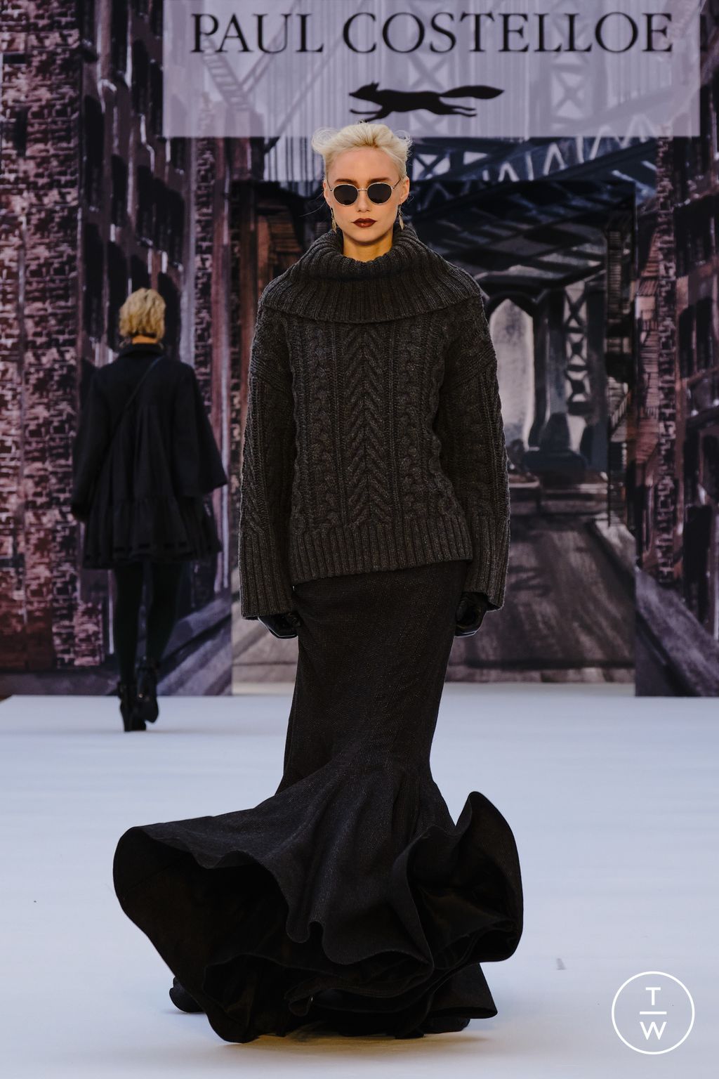 Fashion Week London Fall/Winter 2024 look 17 from the Paul Costelloe collection womenswear
