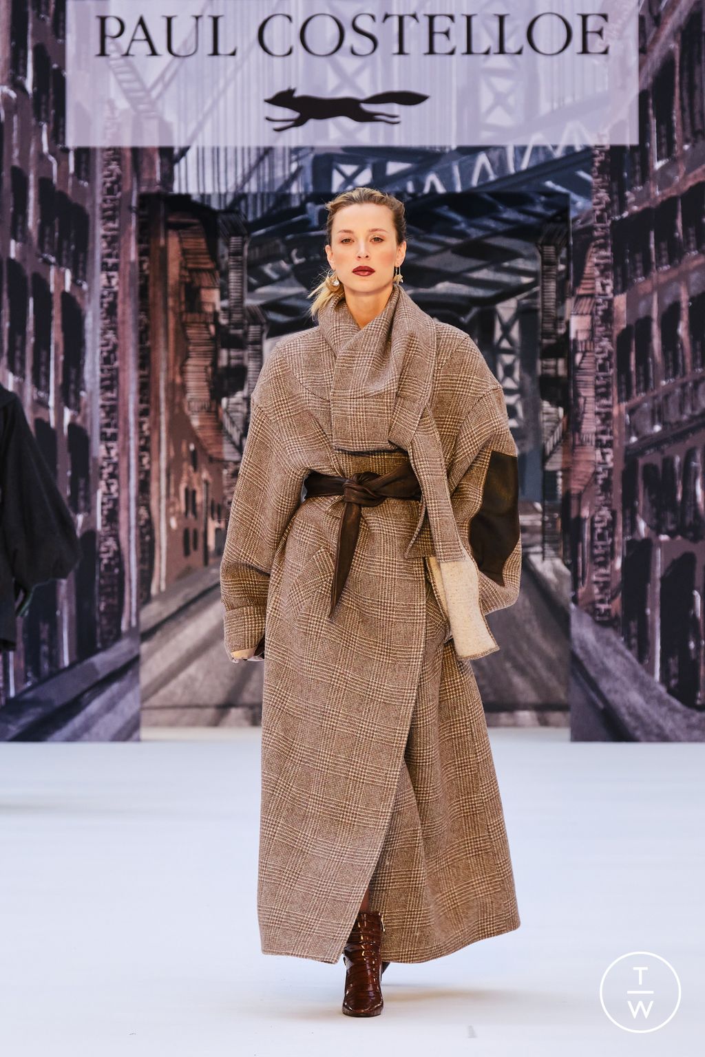 Fashion Week London Fall/Winter 2024 look 21 from the Paul Costelloe collection womenswear