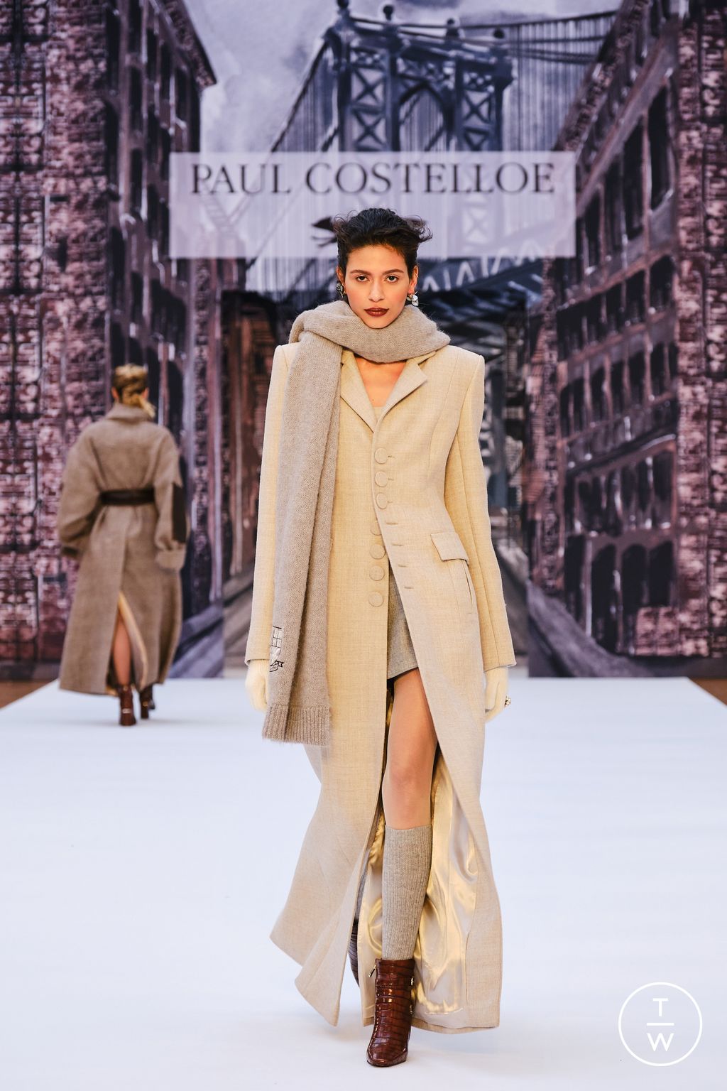 Fashion Week London Fall/Winter 2024 look 22 from the Paul Costelloe collection womenswear