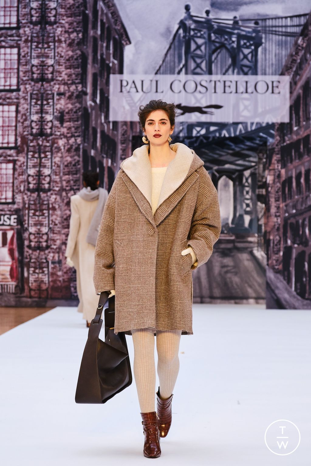 Fashion Week London Fall/Winter 2024 look 23 from the Paul Costelloe collection womenswear