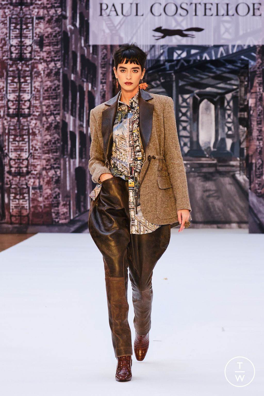 Fashion Week London Fall/Winter 2024 look 24 from the Paul Costelloe collection 女装